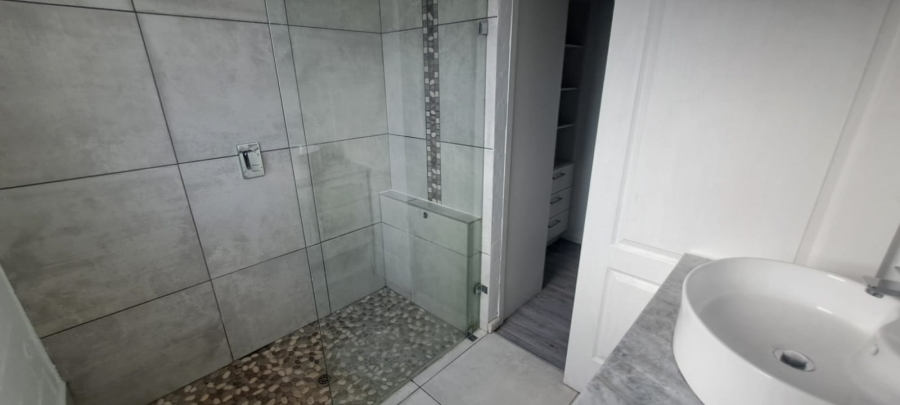 4 Bedroom Property for Sale in Hoogland Western Cape